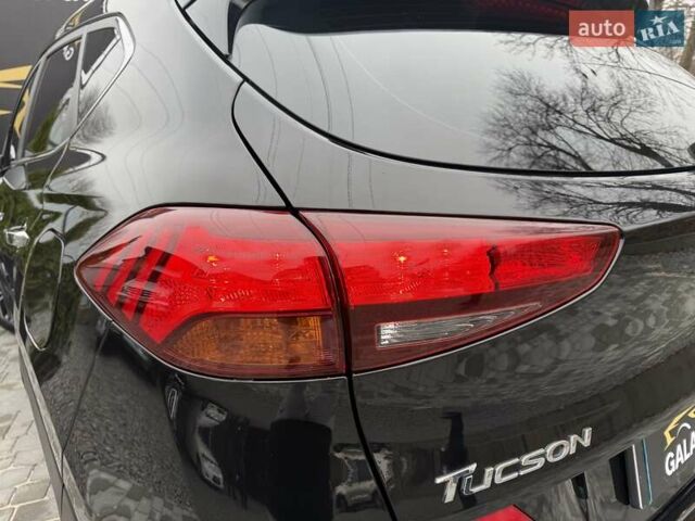 Черный Хендай Туксон, объемом двигателя 2 л и пробегом 55 тыс. км за 22300 $, фото 17 на Automoto.ua