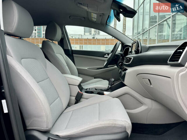 Черный Хендай Туксон, объемом двигателя 2 л и пробегом 48 тыс. км за 20490 $, фото 36 на Automoto.ua