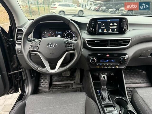 Черный Хендай Туксон, объемом двигателя 2 л и пробегом 55 тыс. км за 22300 $, фото 33 на Automoto.ua