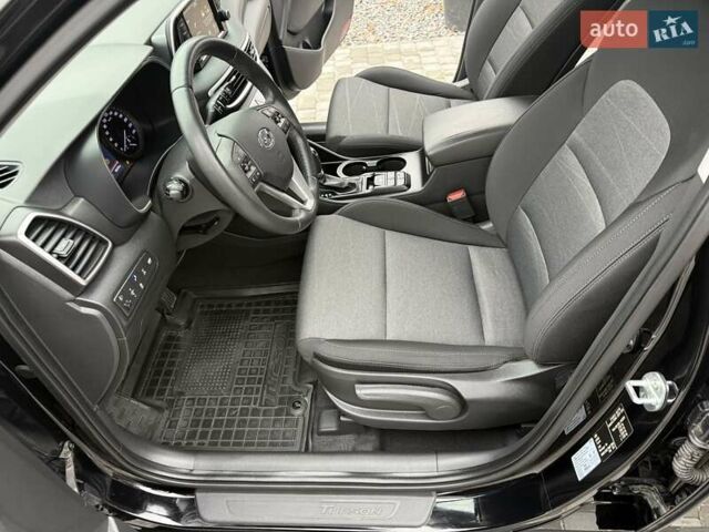 Черный Хендай Туксон, объемом двигателя 2 л и пробегом 55 тыс. км за 22300 $, фото 31 на Automoto.ua