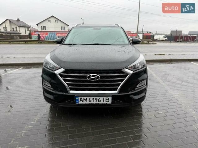 Черный Хендай Туксон, объемом двигателя 2 л и пробегом 55 тыс. км за 25000 $, фото 3 на Automoto.ua
