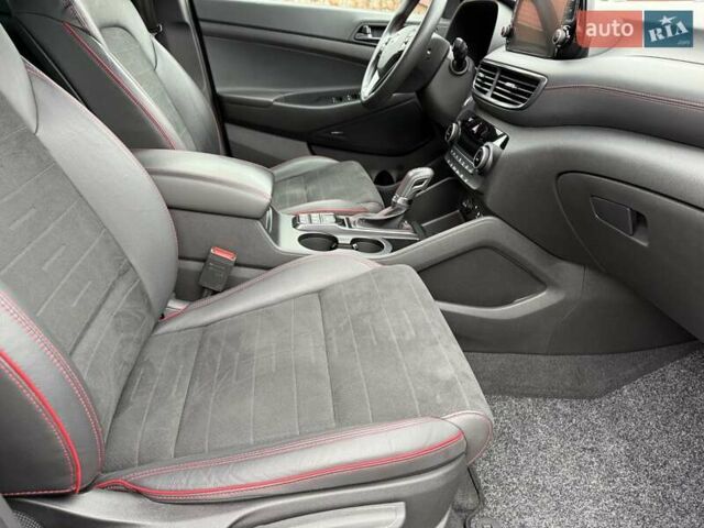 Черный Хендай Туксон, объемом двигателя 2 л и пробегом 98 тыс. км за 25900 $, фото 38 на Automoto.ua