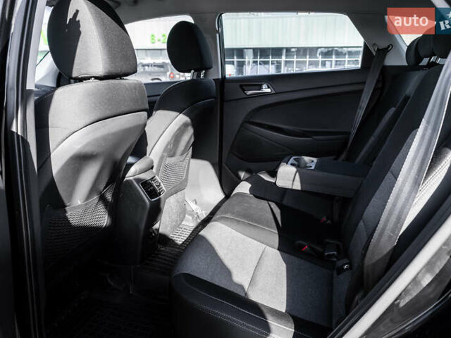 Черный Хендай Туксон, объемом двигателя 2 л и пробегом 88 тыс. км за 23000 $, фото 18 на Automoto.ua