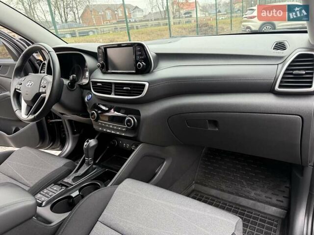 Черный Хендай Туксон, объемом двигателя 2 л и пробегом 55 тыс. км за 22300 $, фото 48 на Automoto.ua