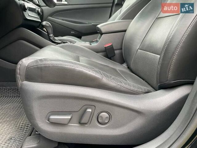 Черный Хендай Туксон, объемом двигателя 2.36 л и пробегом 137 тыс. км за 21990 $, фото 45 на Automoto.ua