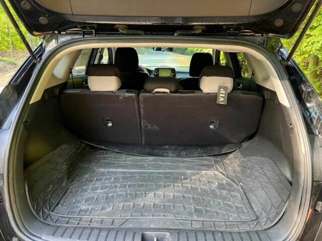 Черный Хендай Туксон, объемом двигателя 2 л и пробегом 89 тыс. км за 12400 $, фото 7 на Automoto.ua