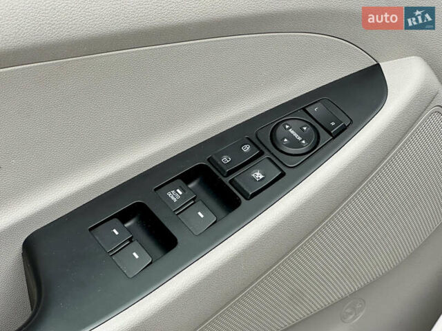 Черный Хендай Туксон, объемом двигателя 2 л и пробегом 48 тыс. км за 20490 $, фото 23 на Automoto.ua