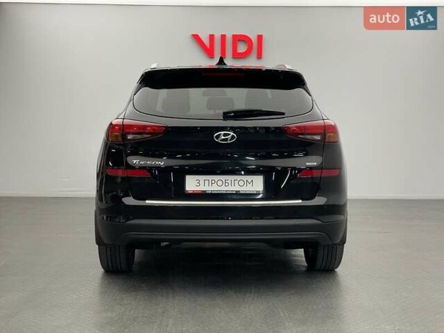 Черный Хендай Туксон, объемом двигателя 2 л и пробегом 100 тыс. км за 22424 $, фото 5 на Automoto.ua