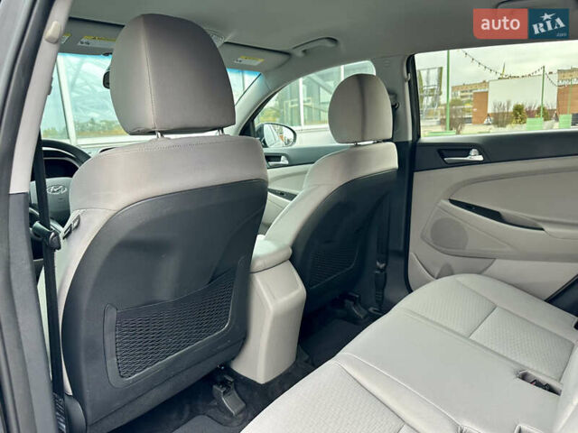 Черный Хендай Туксон, объемом двигателя 2 л и пробегом 48 тыс. км за 20490 $, фото 31 на Automoto.ua