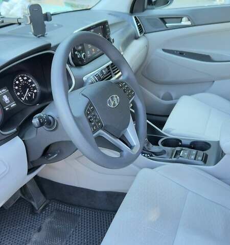 Черный Хендай Туксон, объемом двигателя 2.4 л и пробегом 69 тыс. км за 22000 $, фото 5 на Automoto.ua