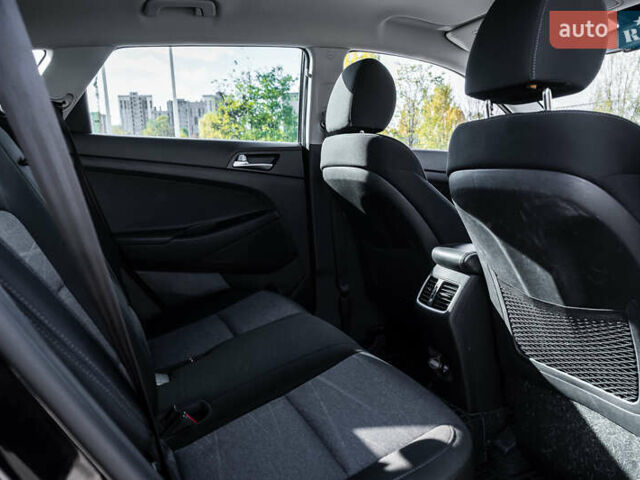 Черный Хендай Туксон, объемом двигателя 2 л и пробегом 88 тыс. км за 23000 $, фото 23 на Automoto.ua