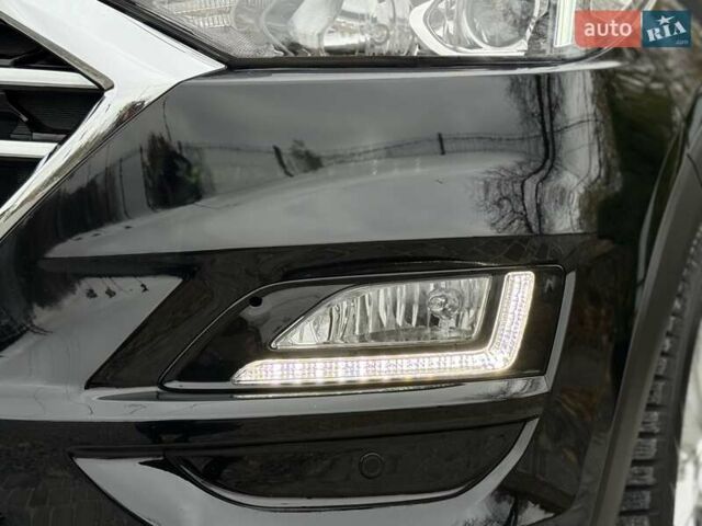 Черный Хендай Туксон, объемом двигателя 2 л и пробегом 77 тыс. км за 21500 $, фото 30 на Automoto.ua