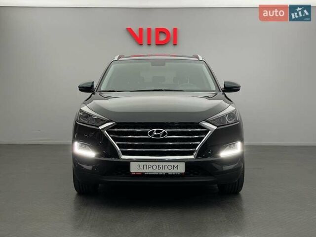 Черный Хендай Туксон, объемом двигателя 2 л и пробегом 100 тыс. км за 22424 $, фото 4 на Automoto.ua