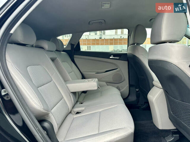 Черный Хендай Туксон, объемом двигателя 2 л и пробегом 48 тыс. км за 20490 $, фото 33 на Automoto.ua