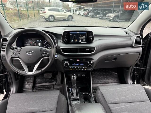 Черный Хендай Туксон, объемом двигателя 2 л и пробегом 55 тыс. км за 22300 $, фото 27 на Automoto.ua