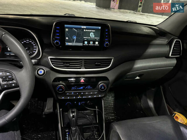 Черный Хендай Туксон, объемом двигателя 2 л и пробегом 86 тыс. км за 31000 $, фото 15 на Automoto.ua