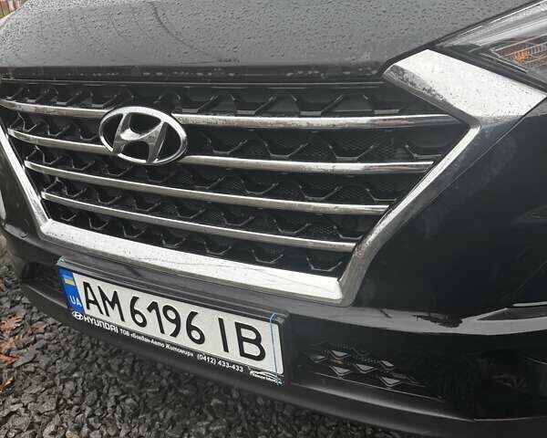 Черный Хендай Туксон, объемом двигателя 2 л и пробегом 55 тыс. км за 25000 $, фото 4 на Automoto.ua