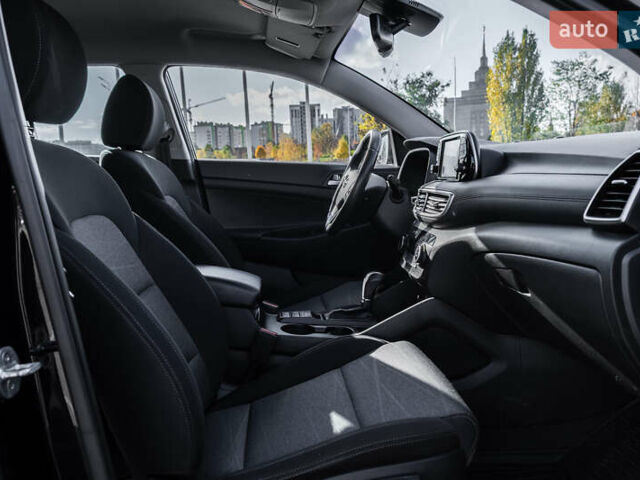 Черный Хендай Туксон, объемом двигателя 2 л и пробегом 88 тыс. км за 23000 $, фото 22 на Automoto.ua