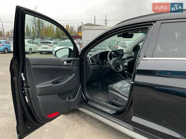 Черный Хендай Туксон, объемом двигателя 2.36 л и пробегом 137 тыс. км за 21990 $, фото 16 на Automoto.ua
