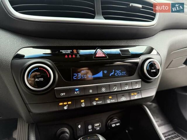 Черный Хендай Туксон, объемом двигателя 2 л и пробегом 55 тыс. км за 22300 $, фото 47 на Automoto.ua