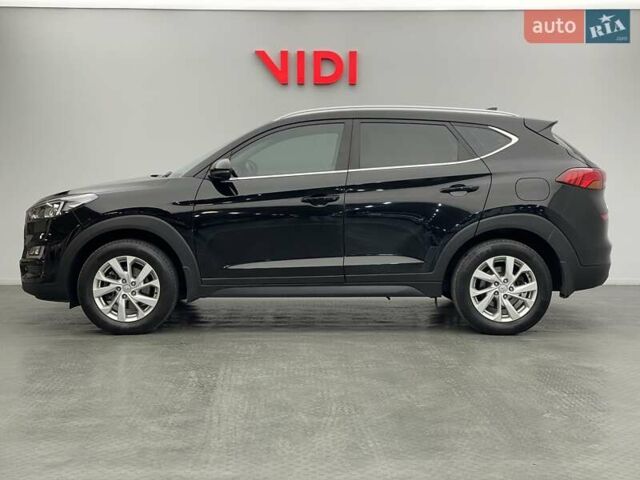 Черный Хендай Туксон, объемом двигателя 2 л и пробегом 100 тыс. км за 22424 $, фото 2 на Automoto.ua