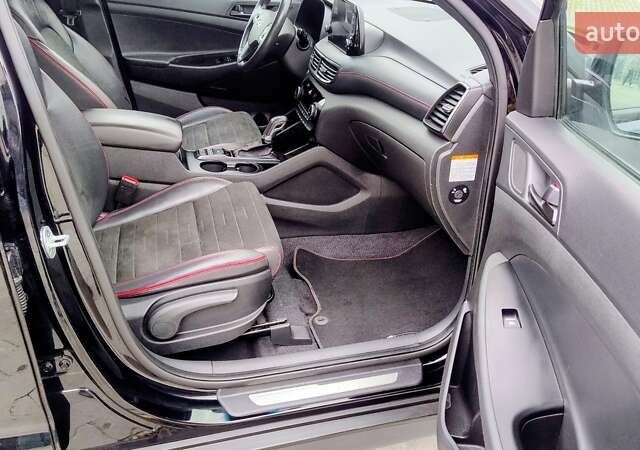 Черный Хендай Туксон, объемом двигателя 1.6 л и пробегом 183 тыс. км за 24300 $, фото 18 на Automoto.ua