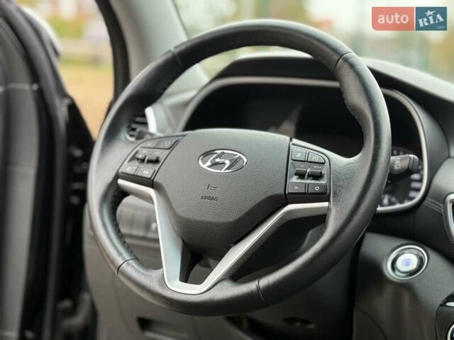 Черный Хендай Туксон, объемом двигателя 2 л и пробегом 77 тыс. км за 21500 $, фото 49 на Automoto.ua