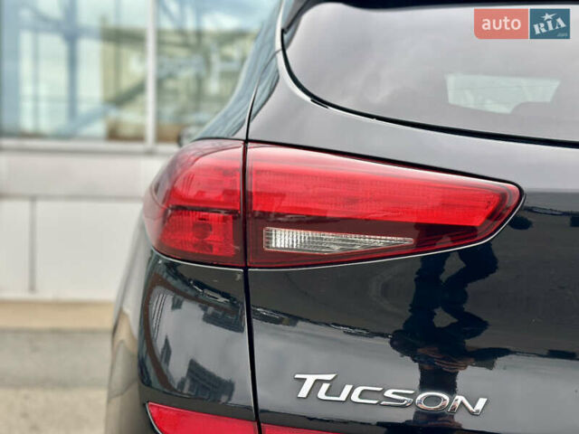 Черный Хендай Туксон, объемом двигателя 2 л и пробегом 47 тыс. км за 20990 $, фото 16 на Automoto.ua