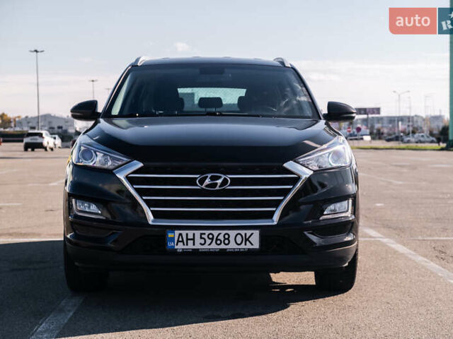 Черный Хендай Туксон, объемом двигателя 2 л и пробегом 88 тыс. км за 23000 $, фото 2 на Automoto.ua