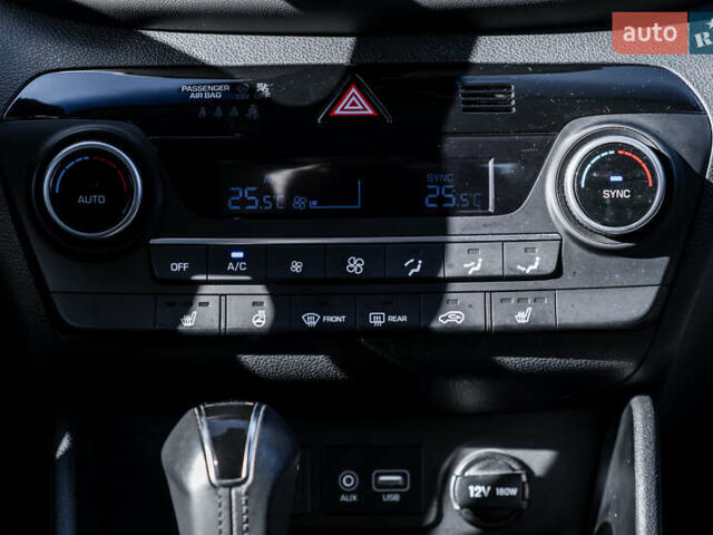 Черный Хендай Туксон, объемом двигателя 2 л и пробегом 88 тыс. км за 23000 $, фото 19 на Automoto.ua