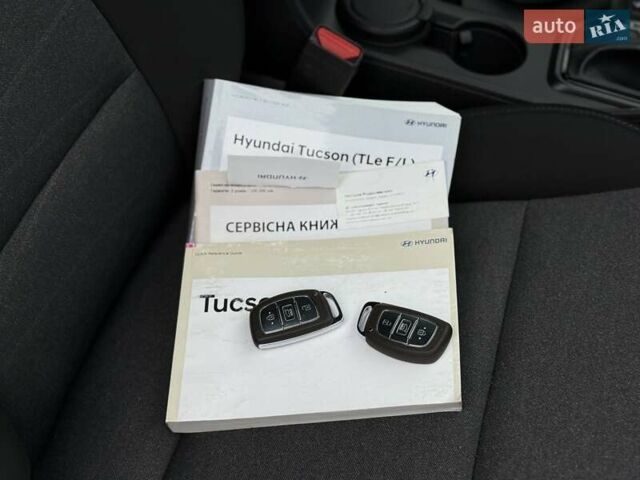 Черный Хендай Туксон, объемом двигателя 2 л и пробегом 77 тыс. км за 21500 $, фото 72 на Automoto.ua