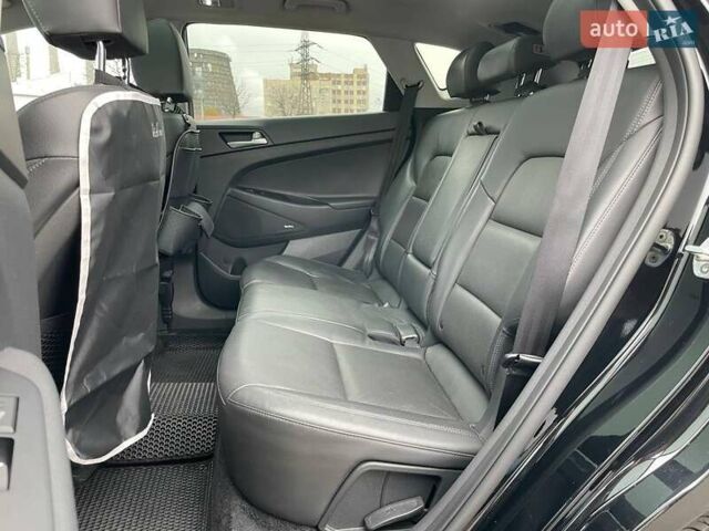 Черный Хендай Туксон, объемом двигателя 2.36 л и пробегом 137 тыс. км за 21990 $, фото 44 на Automoto.ua