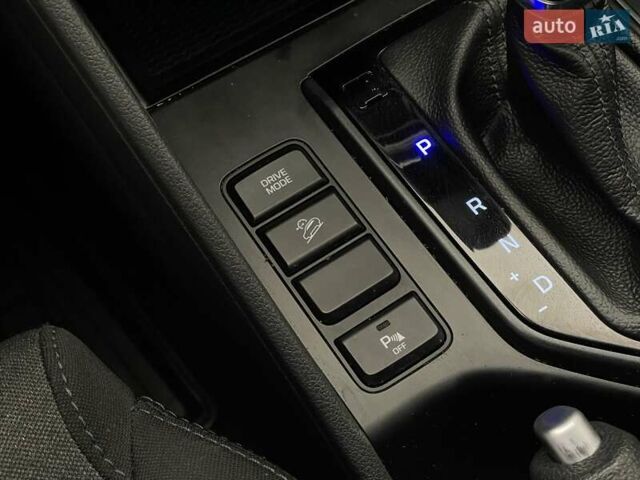 Черный Хендай Туксон, объемом двигателя 2 л и пробегом 100 тыс. км за 22424 $, фото 21 на Automoto.ua