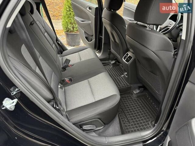 Черный Хендай Туксон, объемом двигателя 2 л и пробегом 77 тыс. км за 21500 $, фото 42 на Automoto.ua