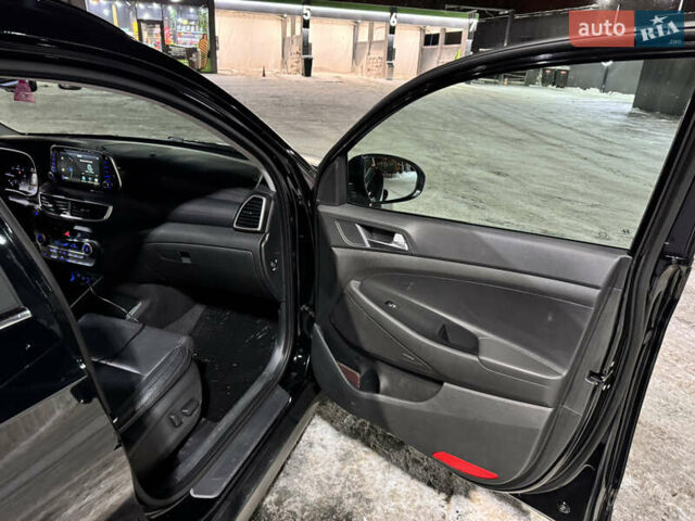 Черный Хендай Туксон, объемом двигателя 2 л и пробегом 86 тыс. км за 31000 $, фото 5 на Automoto.ua