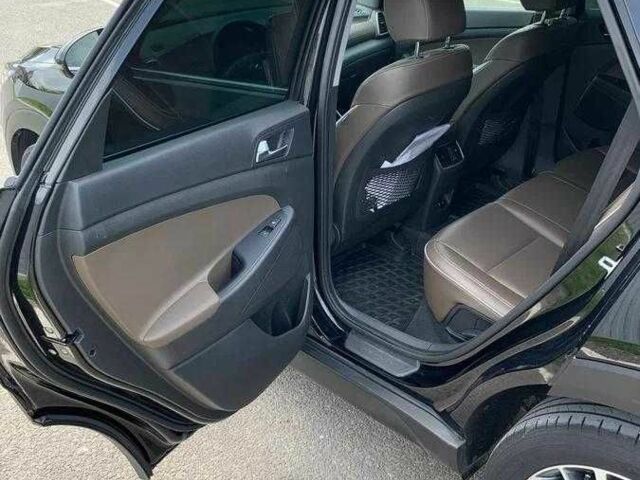 Черный Хендай Туксон, объемом двигателя 2 л и пробегом 129 тыс. км за 16500 $, фото 8 на Automoto.ua