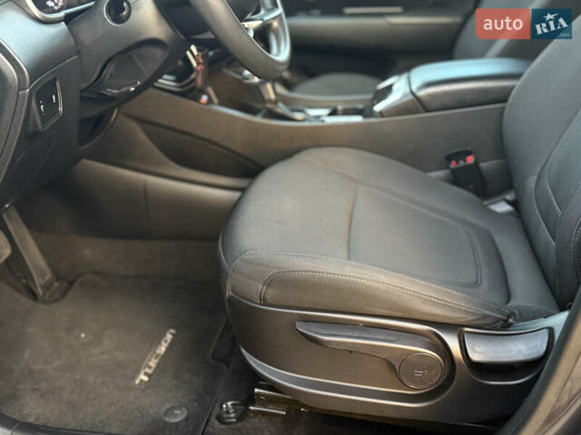 Черный Хендай Туксон, объемом двигателя 2.5 л и пробегом 74 тыс. км за 21500 $, фото 9 на Automoto.ua