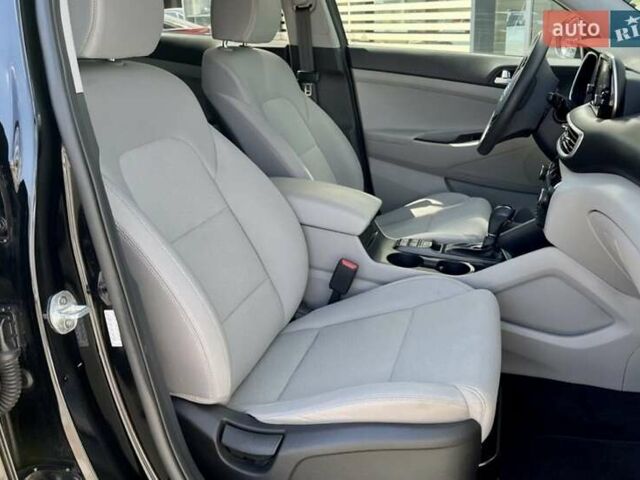 Черный Хендай Туксон, объемом двигателя 2.36 л и пробегом 53 тыс. км за 19500 $, фото 10 на Automoto.ua