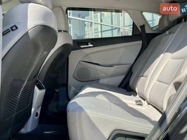 Черный Хендай Туксон, объемом двигателя 2.36 л и пробегом 53 тыс. км за 19500 $, фото 15 на Automoto.ua