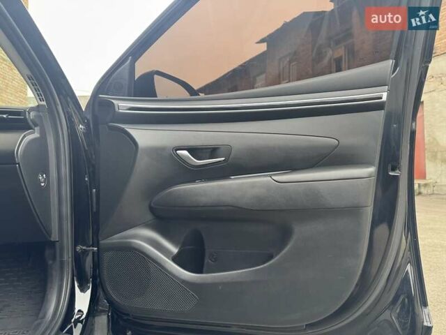 Черный Хендай Туксон, объемом двигателя 2 л и пробегом 131 тыс. км за 23500 $, фото 7 на Automoto.ua