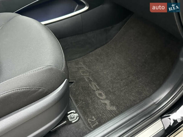 Черный Хендай Туксон, объемом двигателя 1.6 л и пробегом 96 тыс. км за 29900 $, фото 48 на Automoto.ua