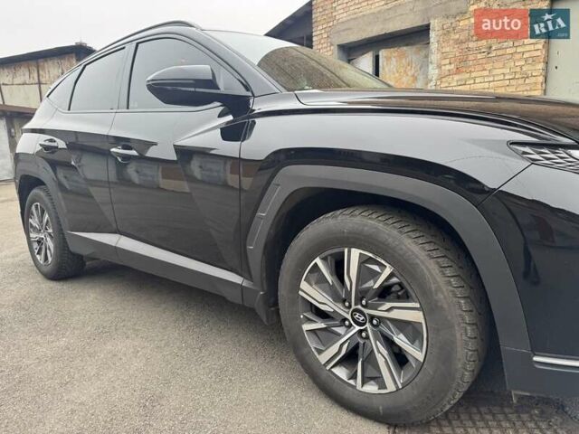 Черный Хендай Туксон, объемом двигателя 2 л и пробегом 131 тыс. км за 23500 $, фото 3 на Automoto.ua