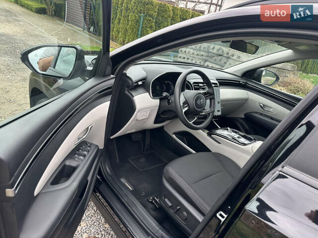 Черный Хендай Туксон, объемом двигателя 1.6 л и пробегом 23 тыс. км за 29900 $, фото 5 на Automoto.ua
