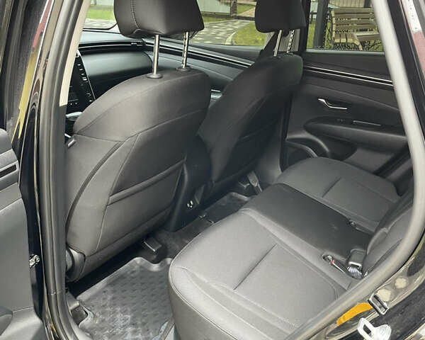 Черный Хендай Туксон, объемом двигателя 2 л и пробегом 23 тыс. км за 27500 $, фото 5 на Automoto.ua