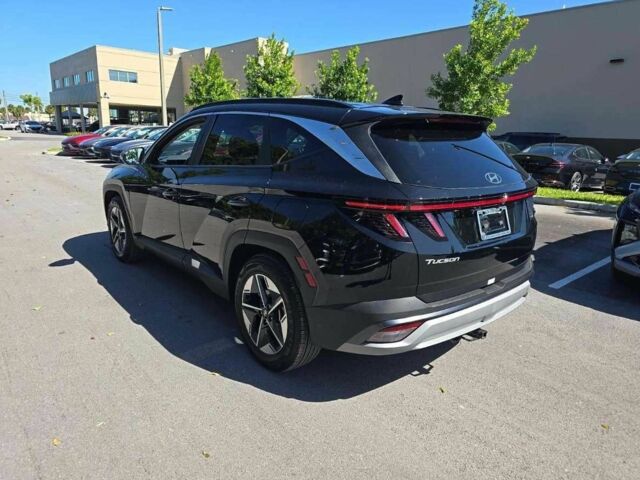 Черный Хендай Туксон, объемом двигателя 0 л и пробегом 10 тыс. км за 26400 $, фото 2 на Automoto.ua