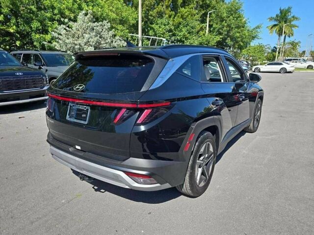 Черный Хендай Туксон, объемом двигателя 0 л и пробегом 10 тыс. км за 26400 $, фото 3 на Automoto.ua