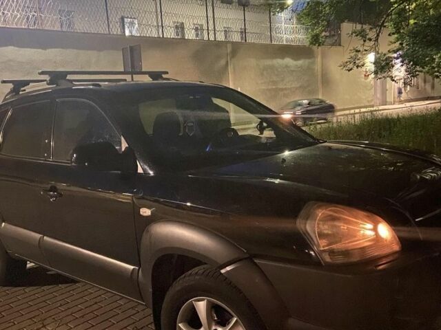 Чорний Хендай Туксон, об'ємом двигуна 2 л та пробігом 240 тис. км за 5000 $, фото 3 на Automoto.ua