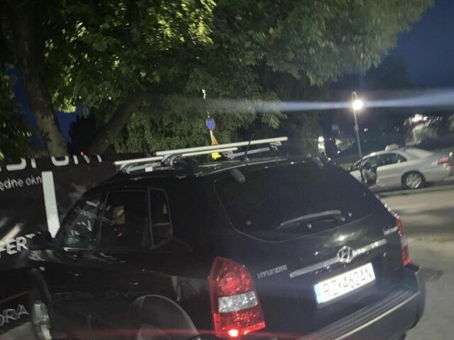 Чорний Хендай Туксон, об'ємом двигуна 2 л та пробігом 240 тис. км за 5000 $, фото 4 на Automoto.ua