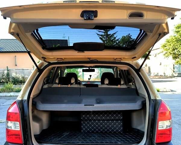 Коричневый Хендай Туксон, объемом двигателя 2 л и пробегом 137 тыс. км за 7500 $, фото 15 на Automoto.ua