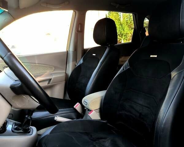 Коричневый Хендай Туксон, объемом двигателя 2 л и пробегом 137 тыс. км за 7500 $, фото 10 на Automoto.ua